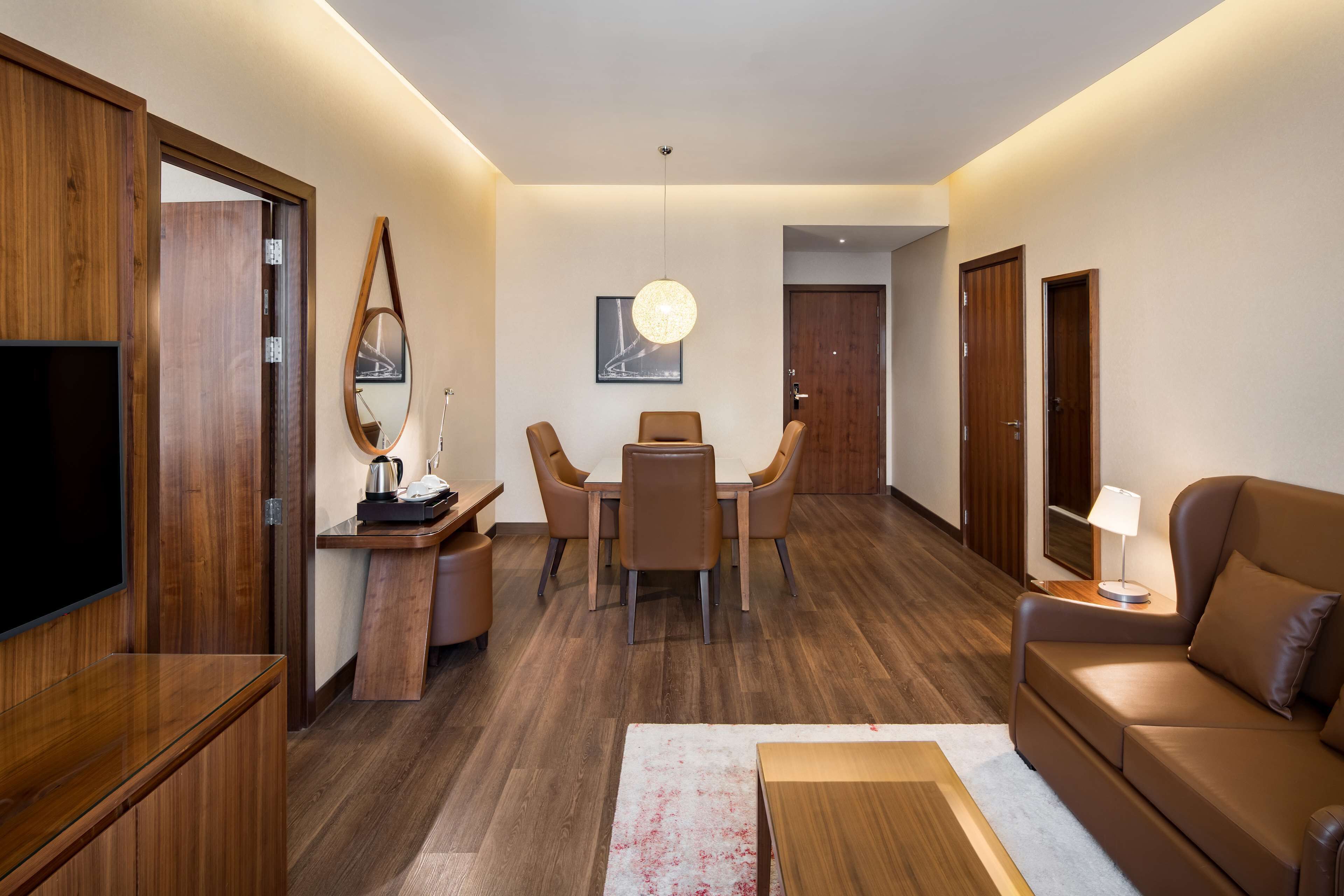Radisson Blu Hotel, Dubai Canal View