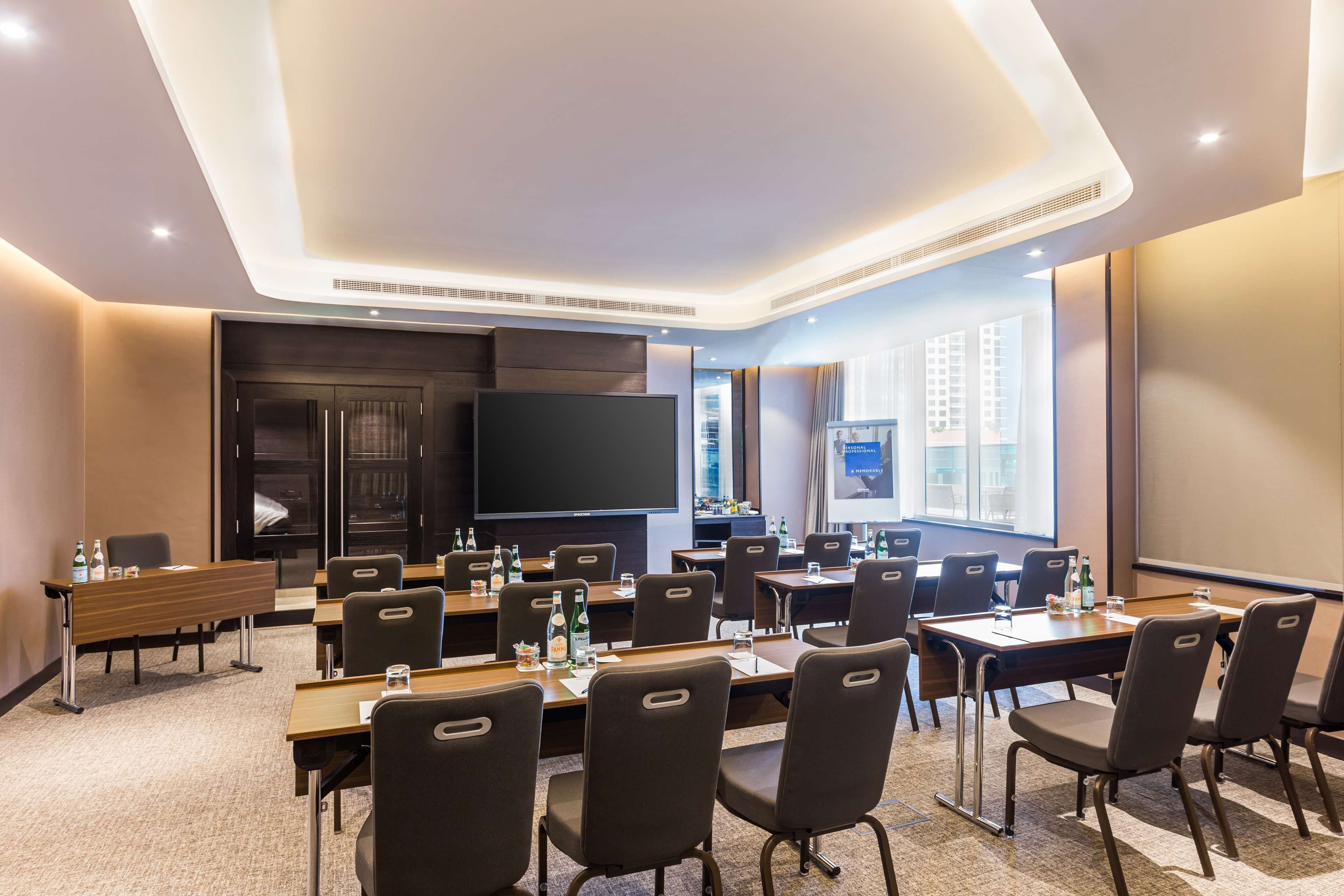Radisson Blu Hotel, Dubai Canal View