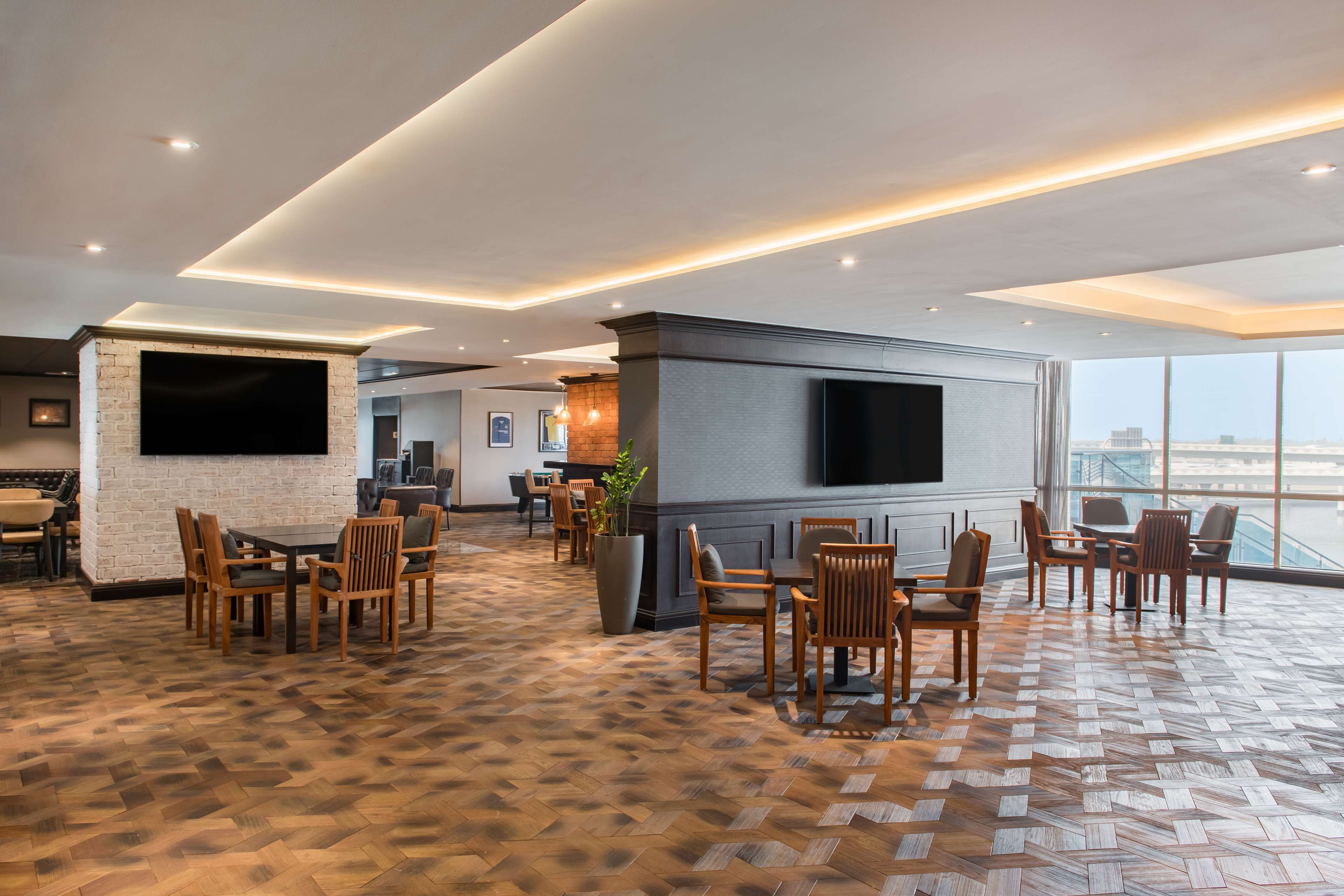 Radisson Blu Hotel, Dubai Canal View