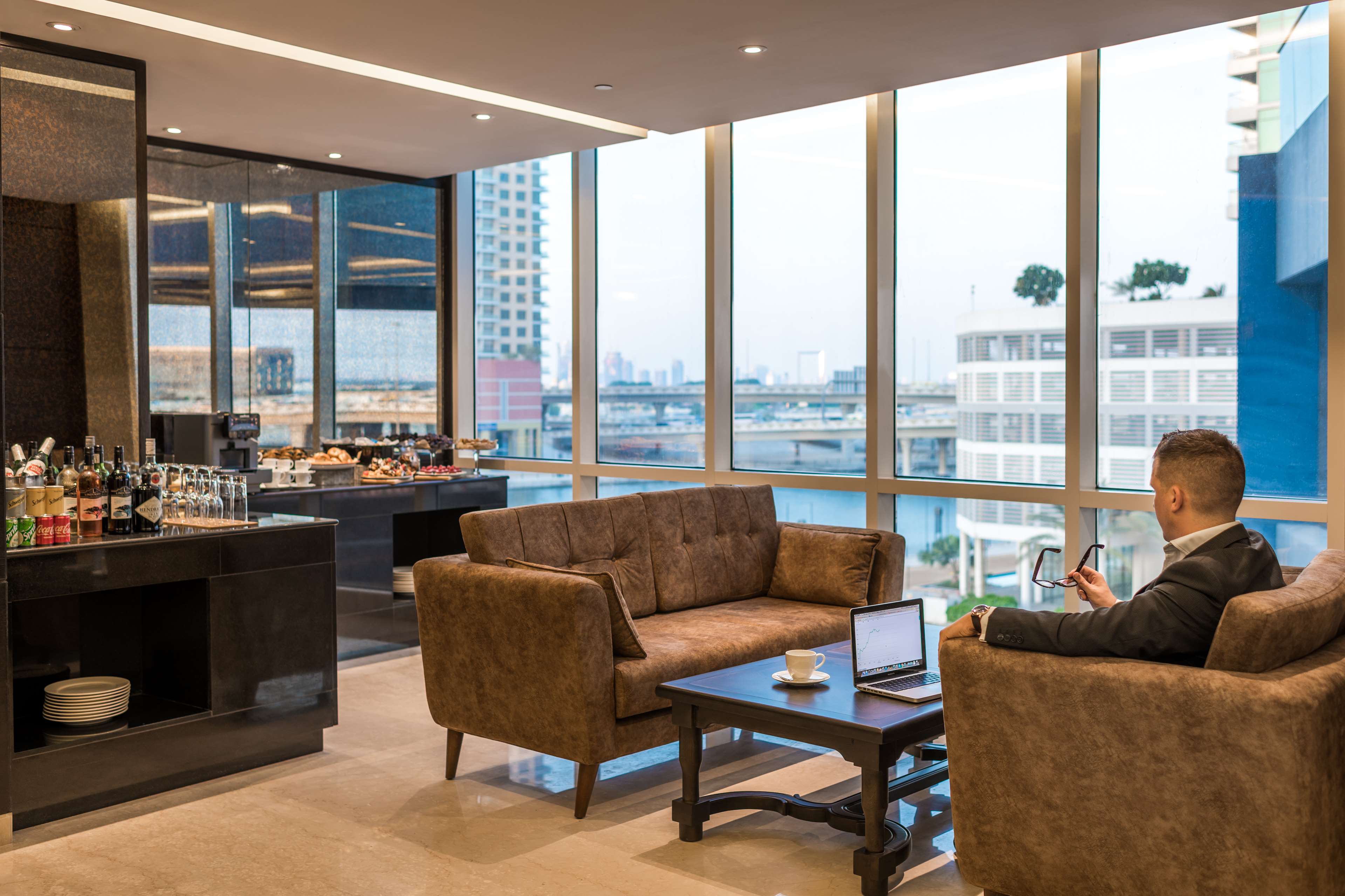 Radisson Blu Hotel, Dubai Canal View