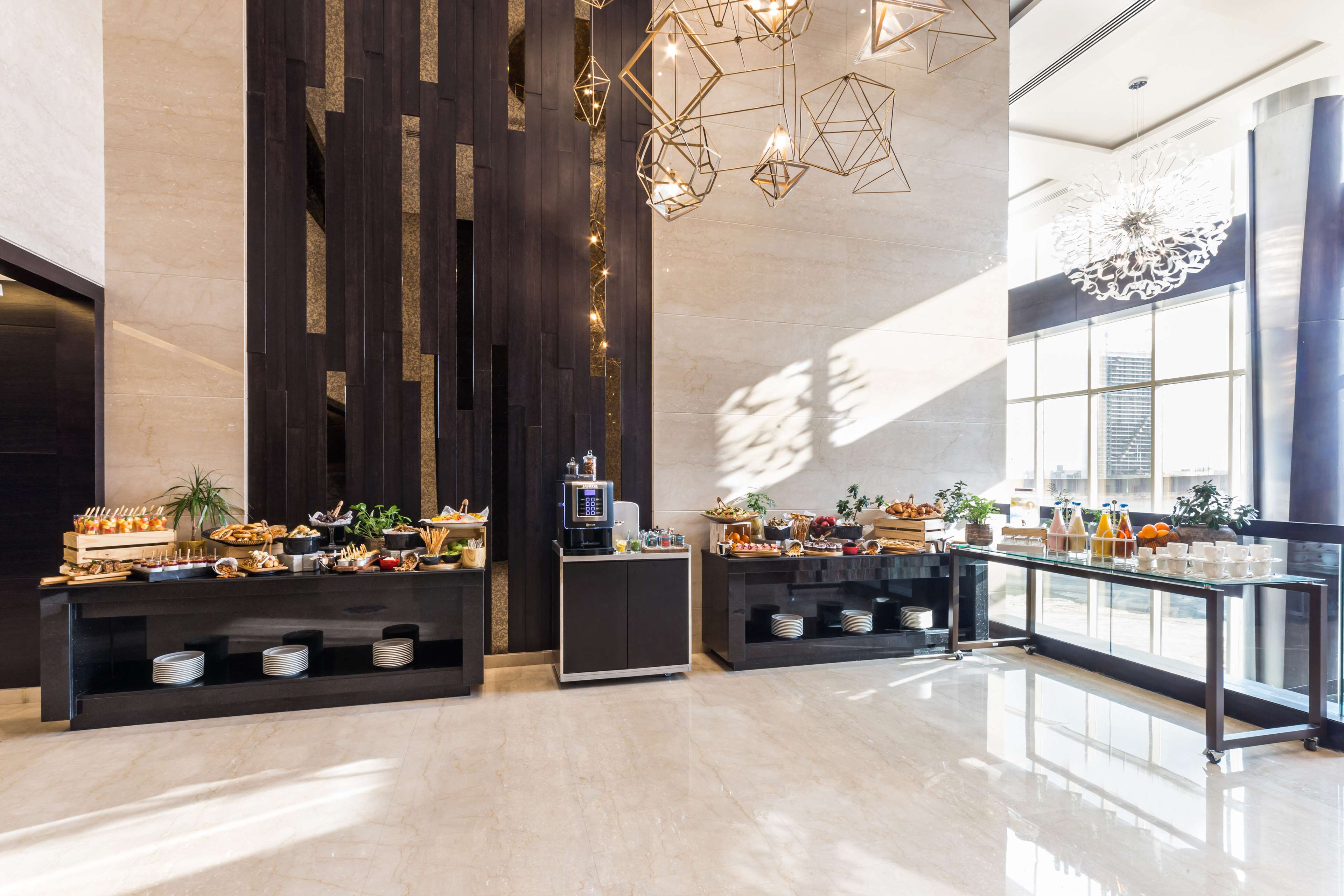 Radisson Blu Hotel, Dubai Canal View
