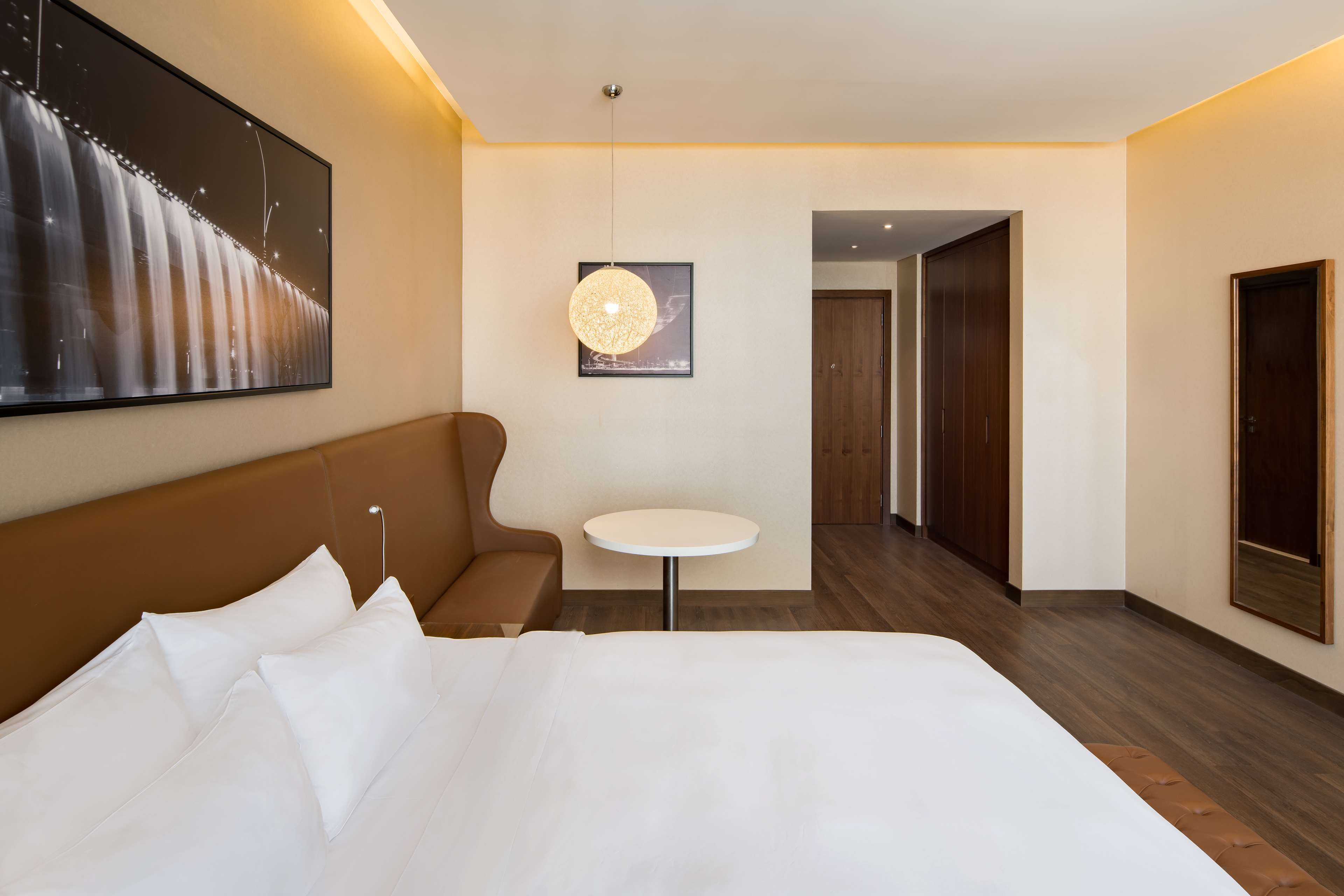 Radisson Blu Hotel, Dubai Canal View