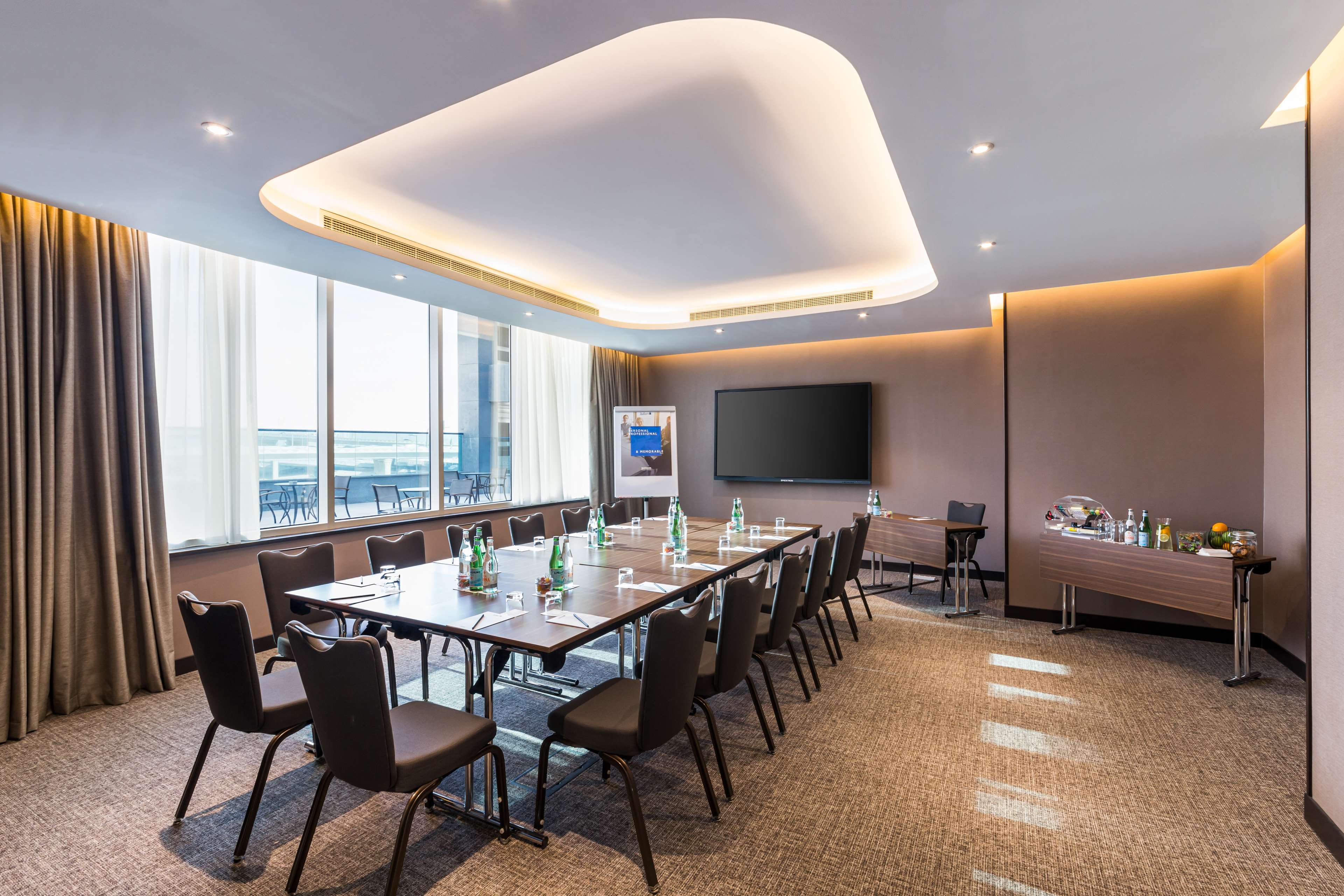 Radisson Blu Hotel, Dubai Canal View