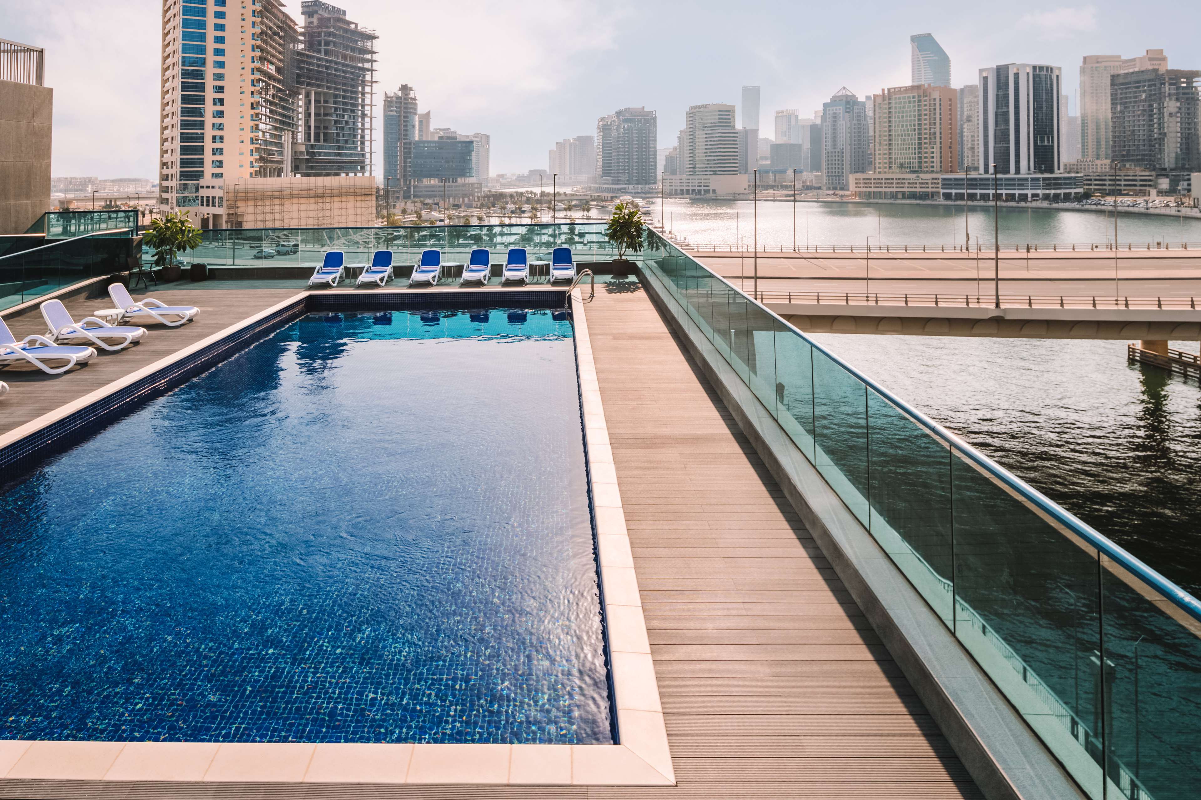 Radisson Blu Hotel, Dubai Canal View
