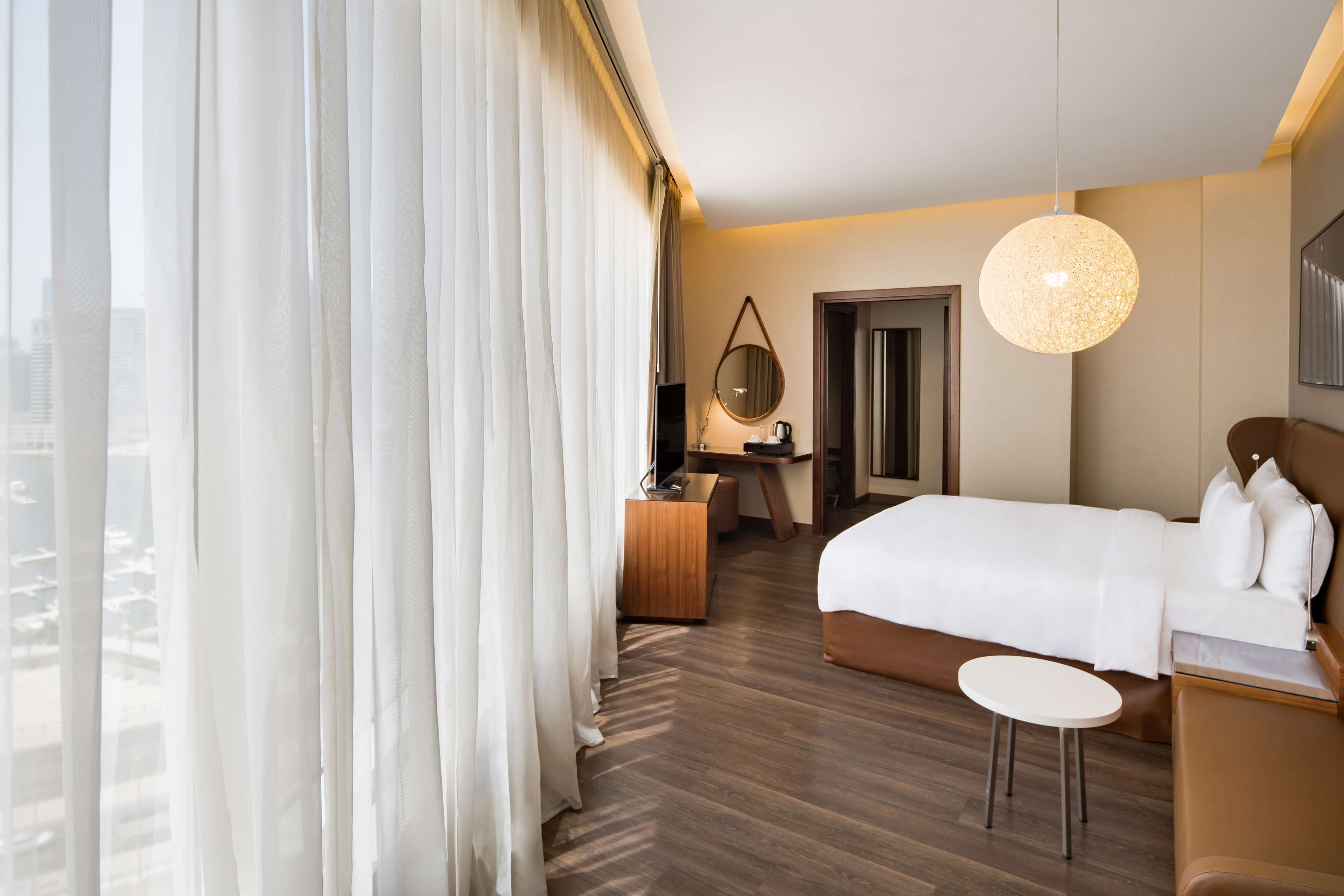 Radisson Blu Hotel, Dubai Canal View