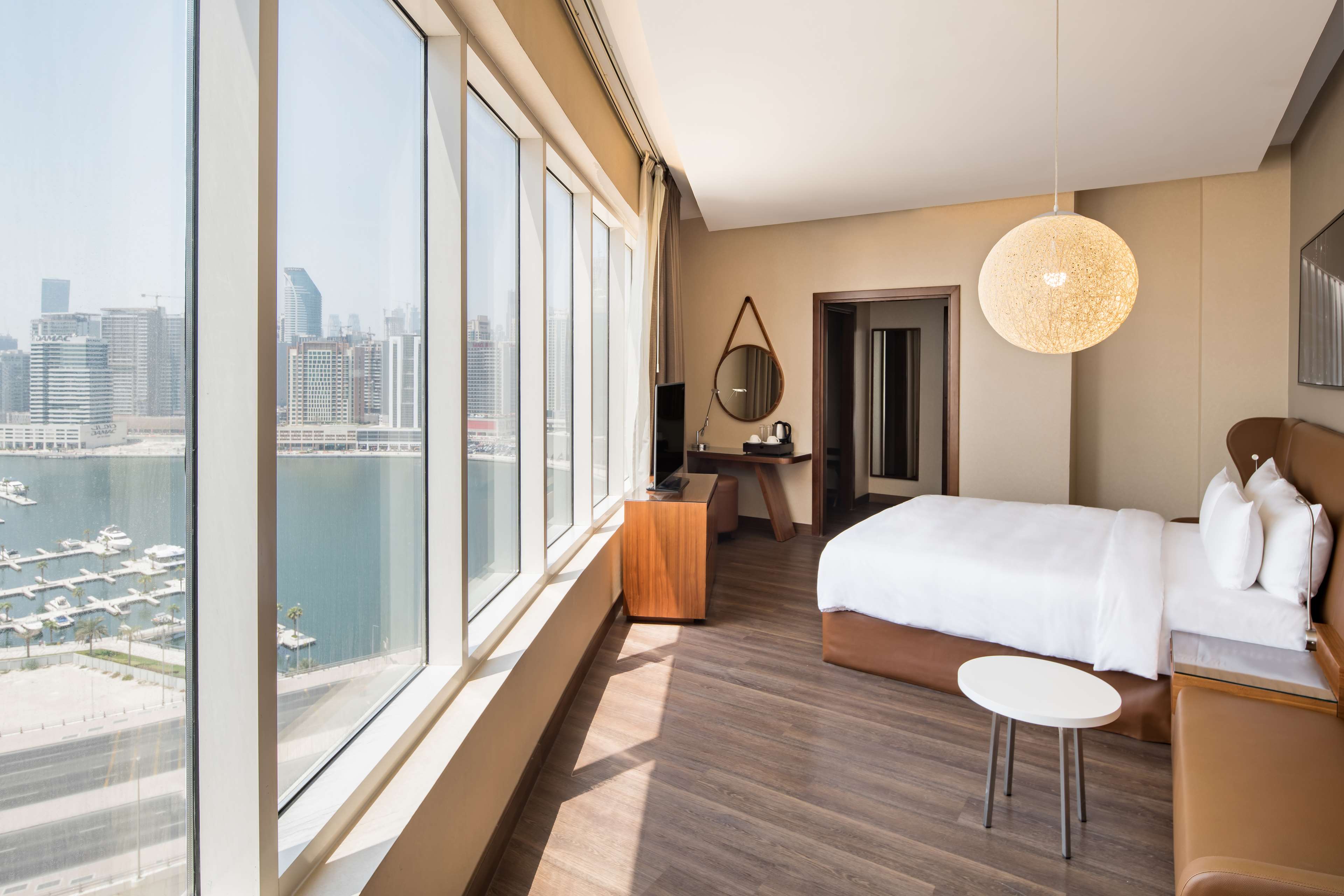 Radisson Blu Hotel, Dubai Canal View