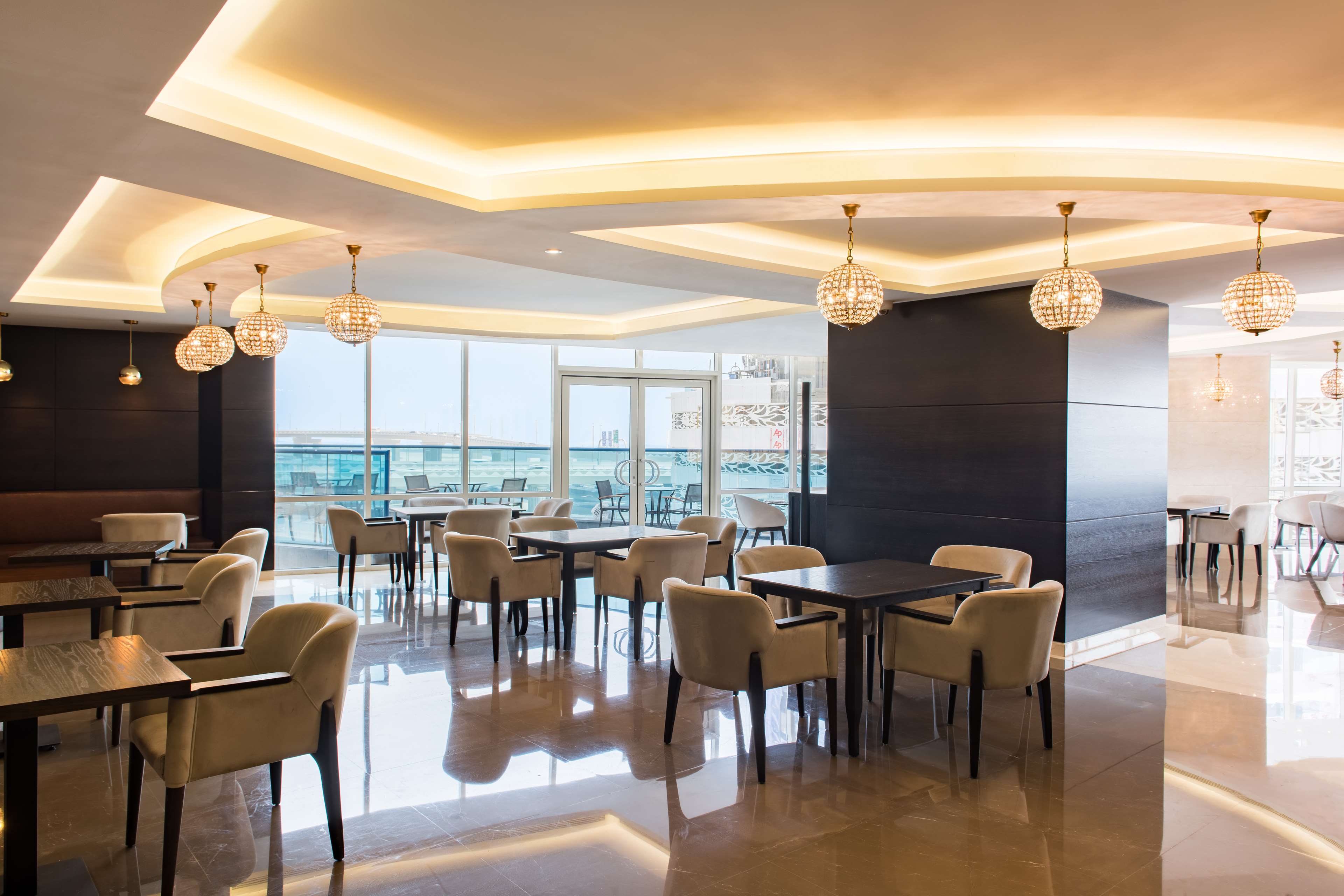 Radisson Blu Hotel, Dubai Canal View