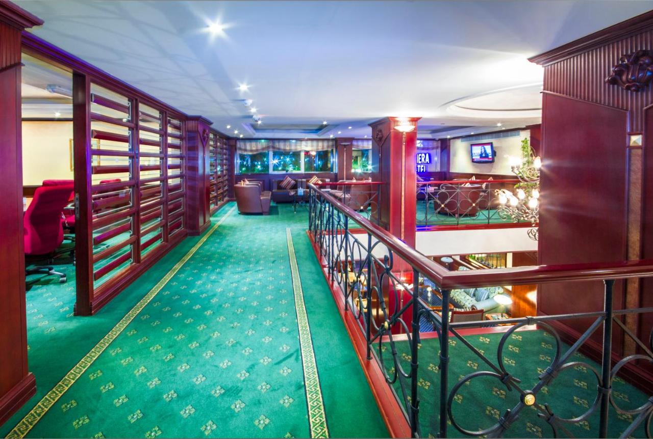 Riviera Hotel