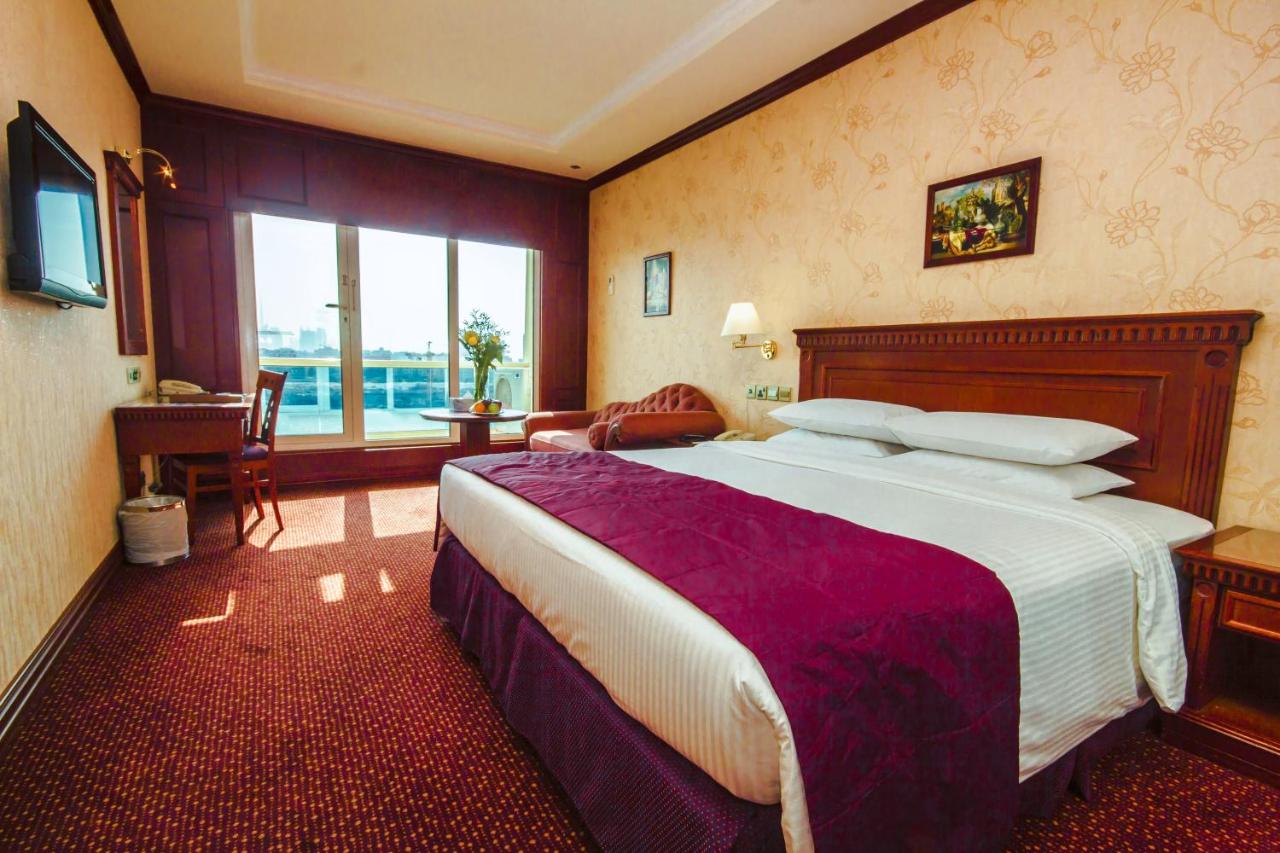 Riviera Hotel