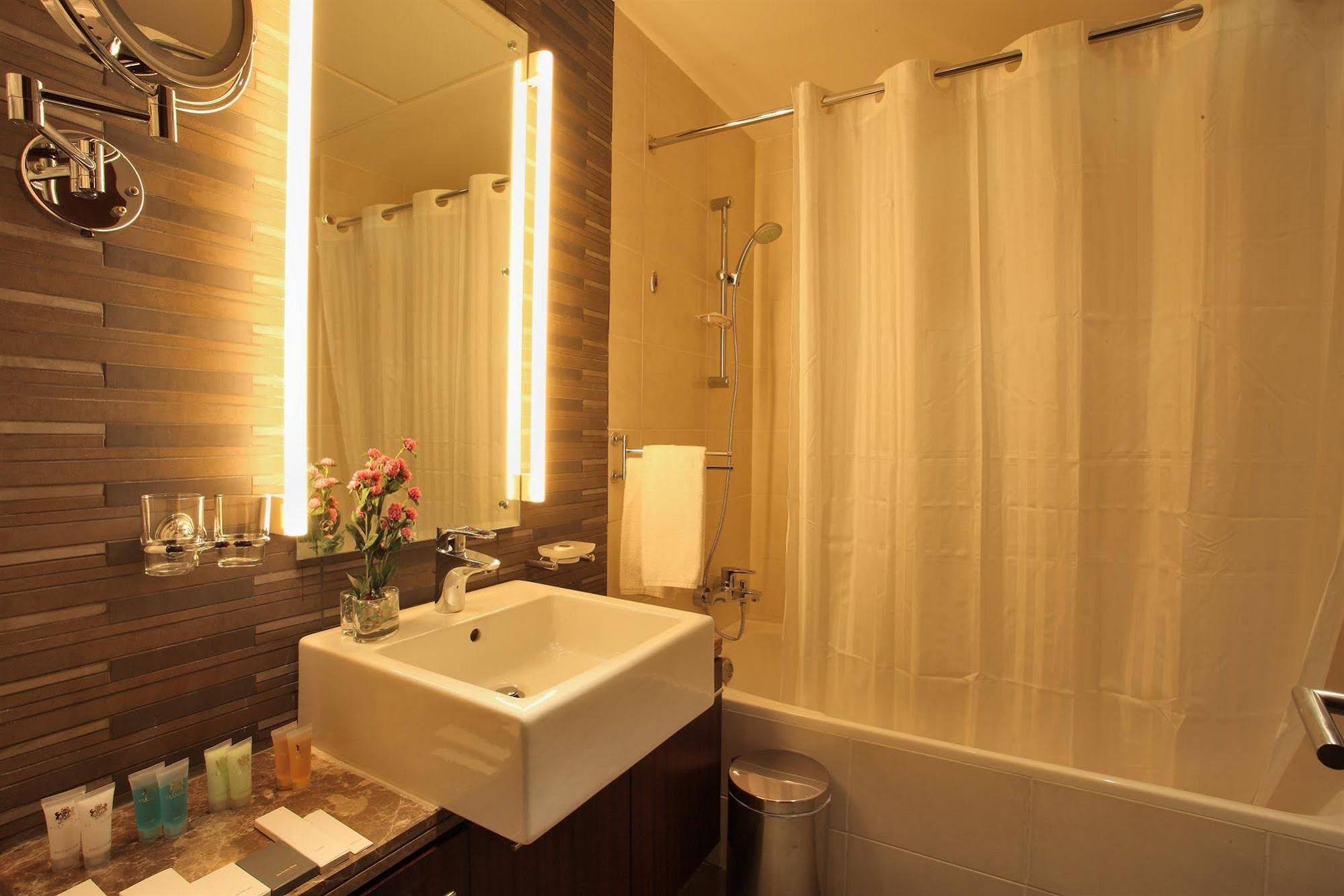 Royal Ascot Hotel Apartment