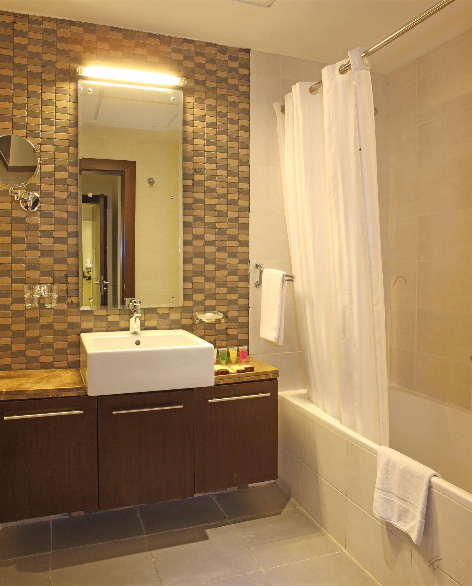 Royal Ascot Hotel Apartment