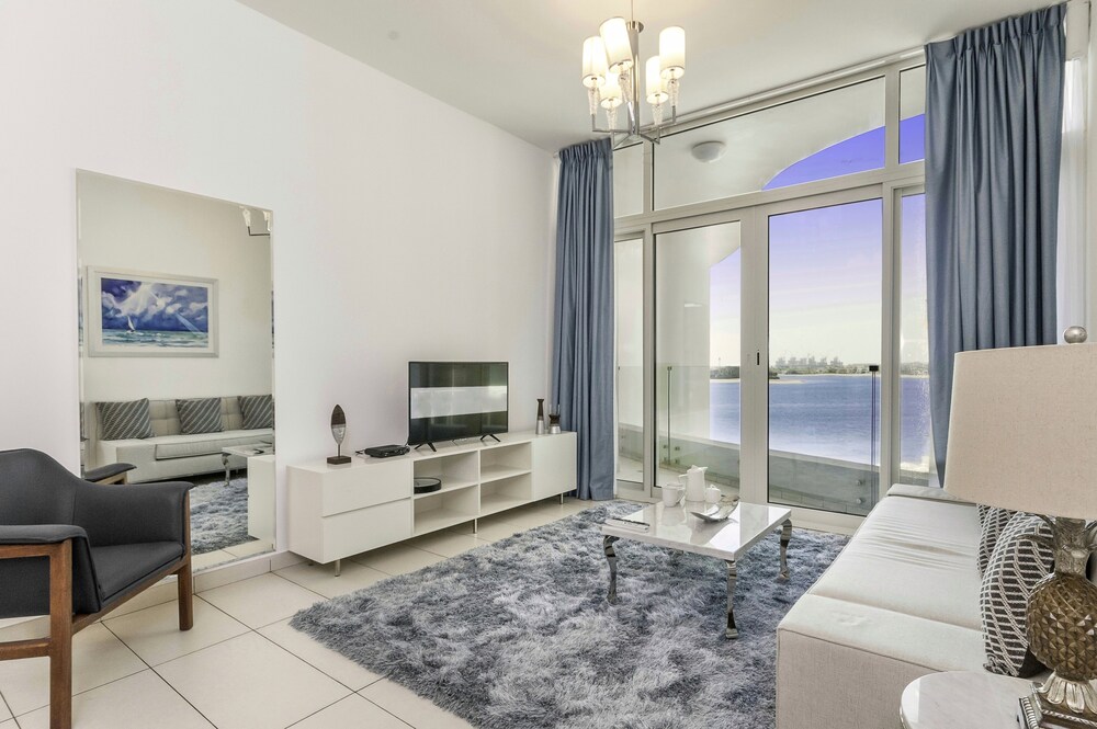 Royal Bay by Azizi by Luton Vacation Homes