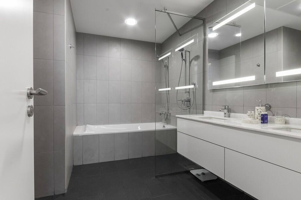 Royal Bay by Azizi by Luton Vacation Homes