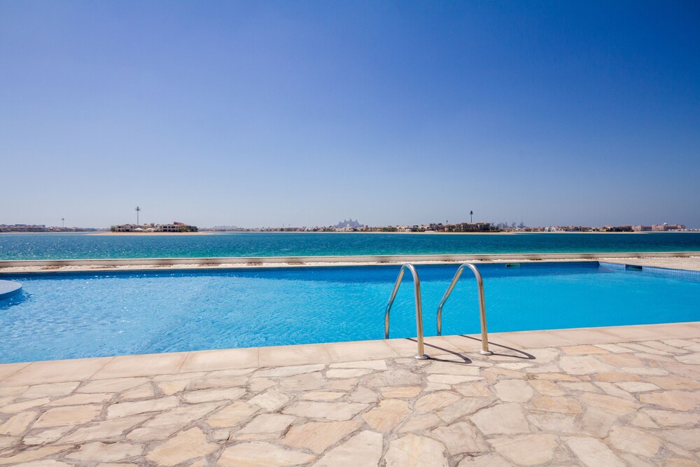 Royal Bay by Azizi by Luton Vacation Homes