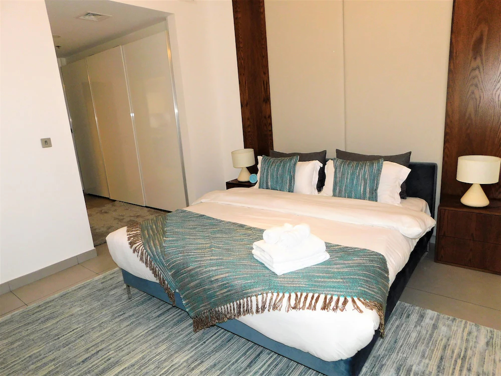 Royal Bay by Azizi by Luton Vacation Homes