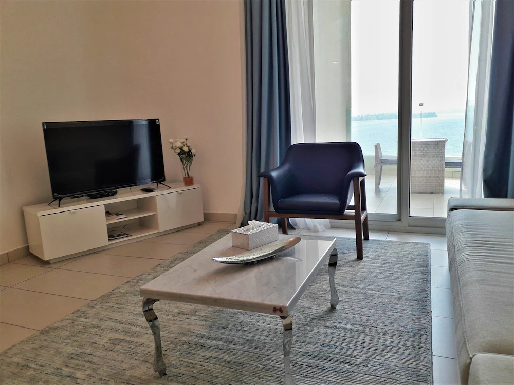 Royal Bay by Azizi by Luton Vacation Homes