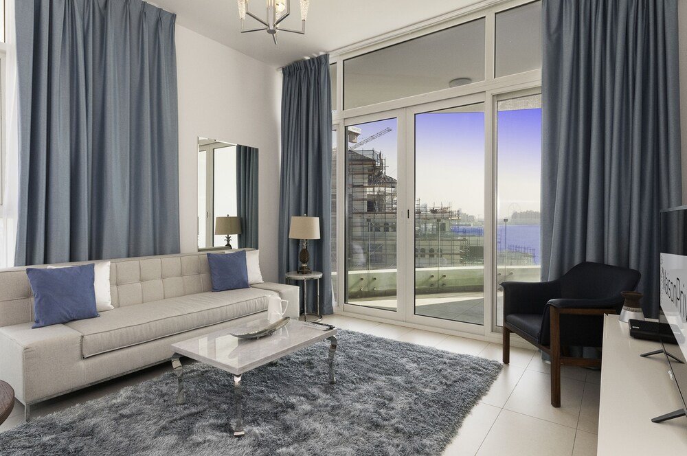 Royal Bay by Azizi by Luton Vacation Homes