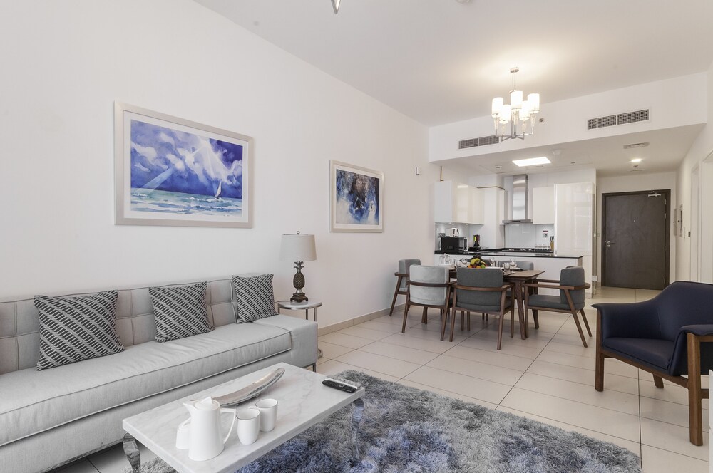 Royal Bay by Azizi by Luton Vacation Homes