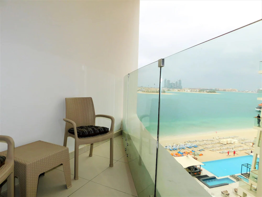 Royal Bay by Azizi by Luton Vacation Homes