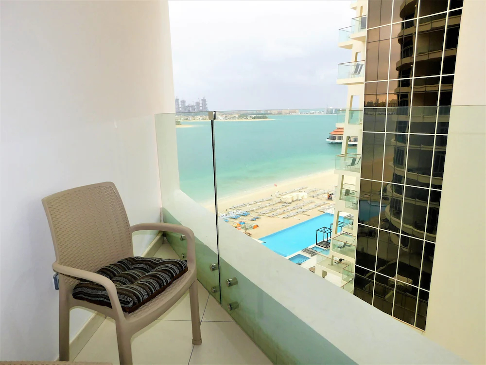 Royal Bay by Azizi by Luton Vacation Homes