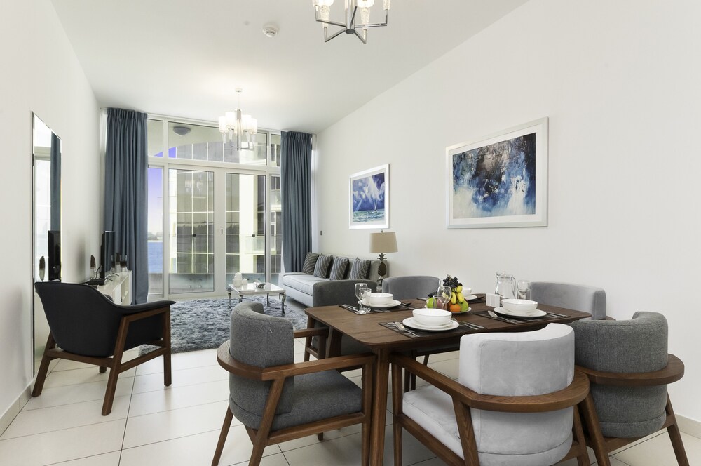Royal Bay by Azizi by Luton Vacation Homes