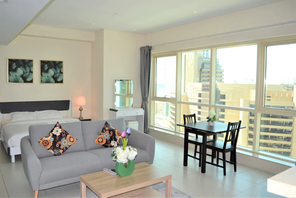 The Royal Oceanic by Ascapes Holiday Homes