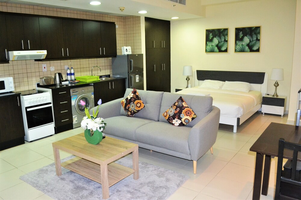 The Royal Oceanic by Ascapes Holiday Homes