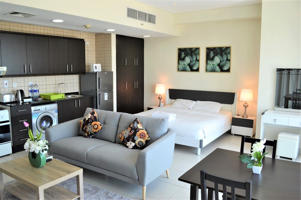 The Royal Oceanic by Ascapes Holiday Homes