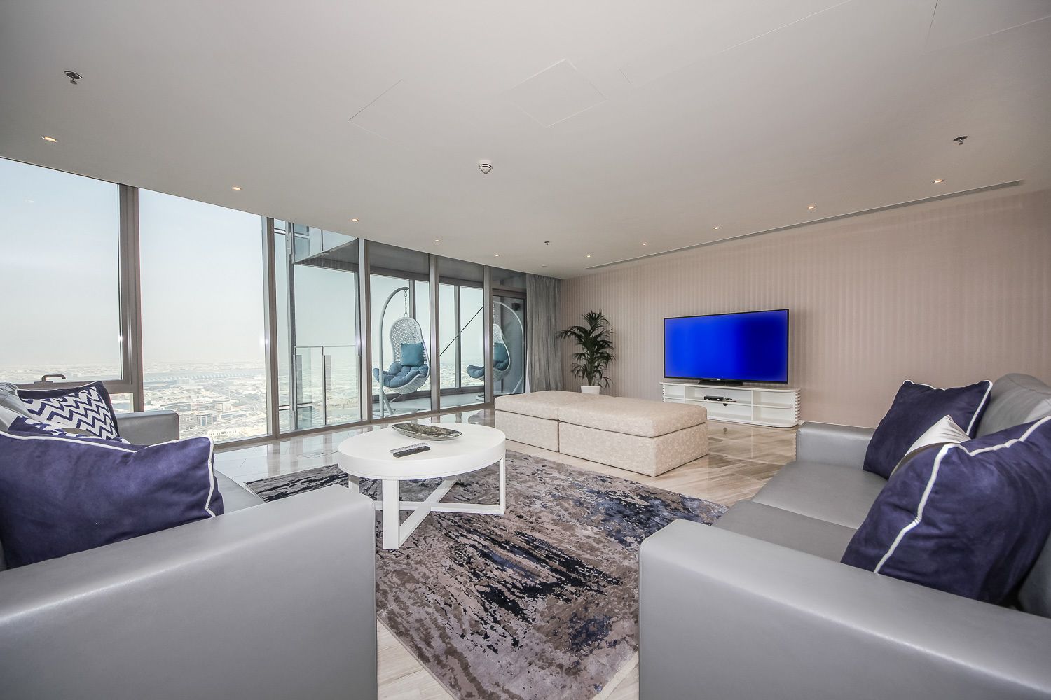 Shh - D1 Tower Apartments
