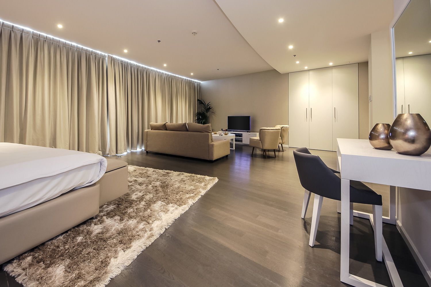 Shh - D1 Tower Apartments