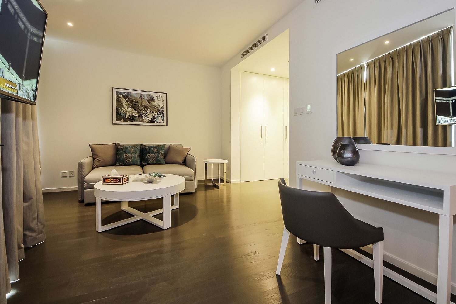 Shh - D1 Tower Apartments