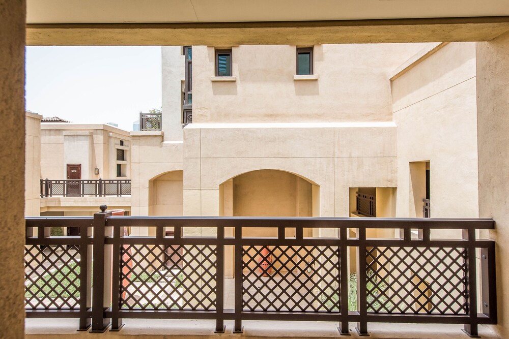 Souk Al Bahar Sahaa by Bnbme