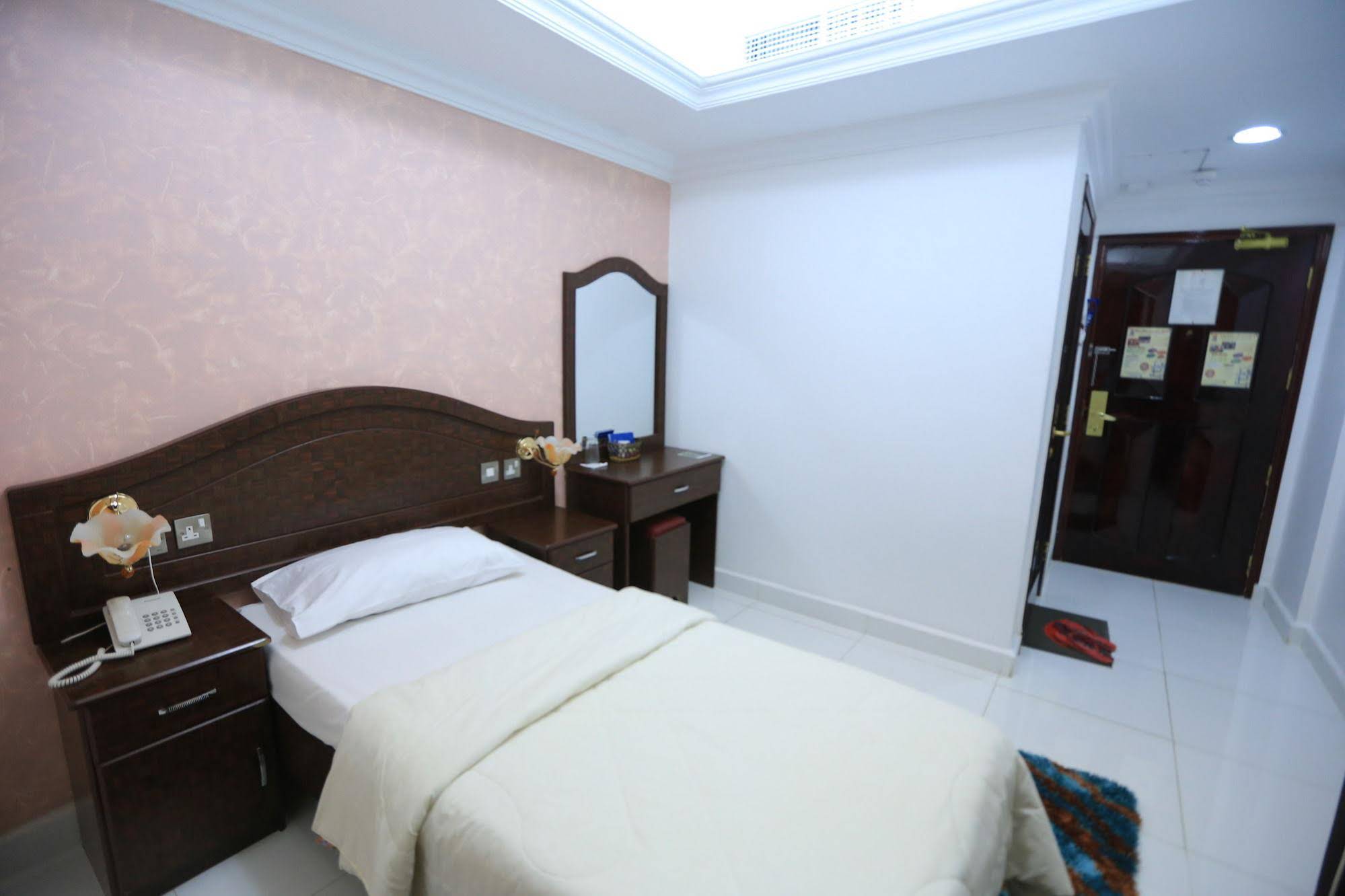 Concorde Inn Hotel