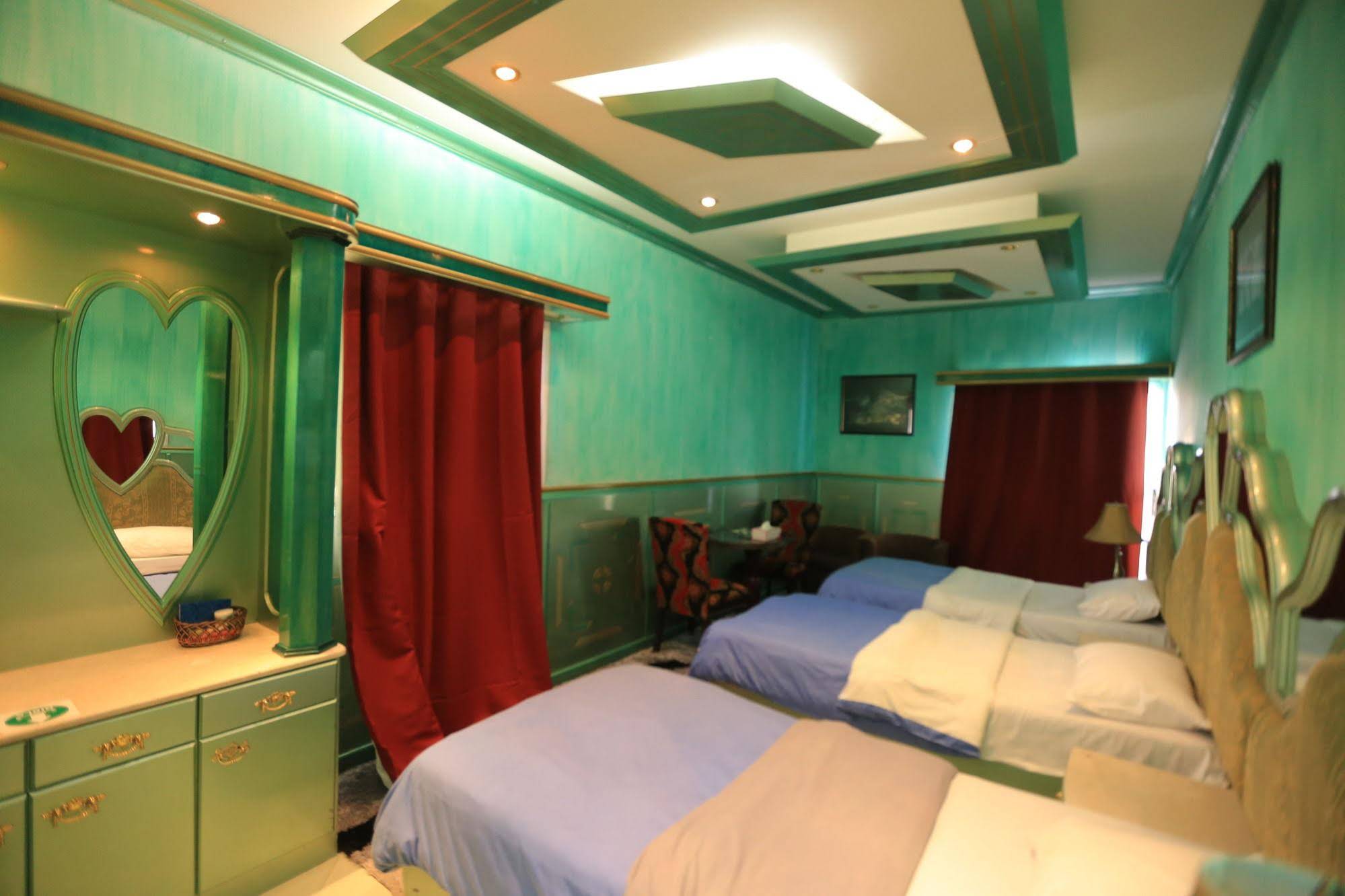 Concorde Inn Hotel