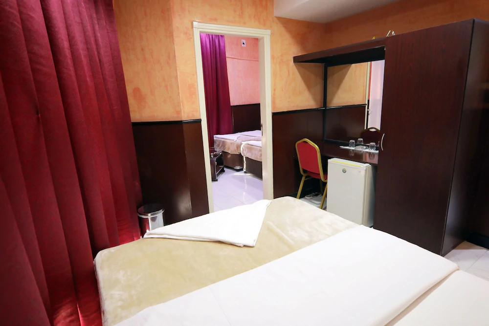 Tanha Hotel
