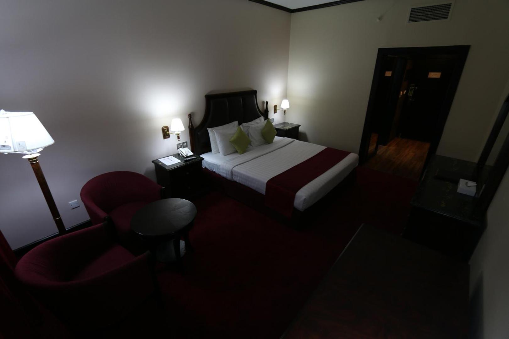 Knight Armour Hotel