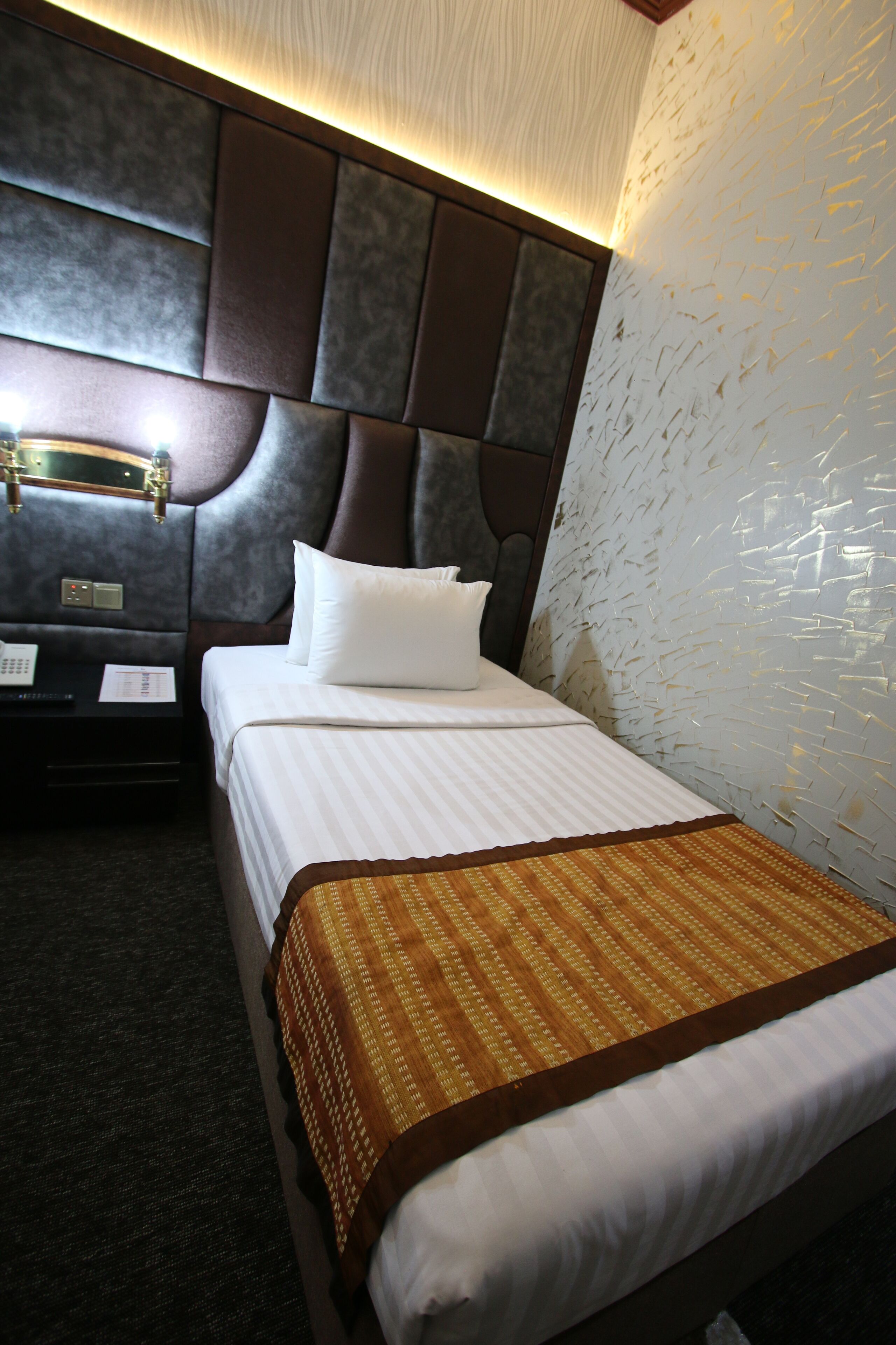 Knight Armour Hotel