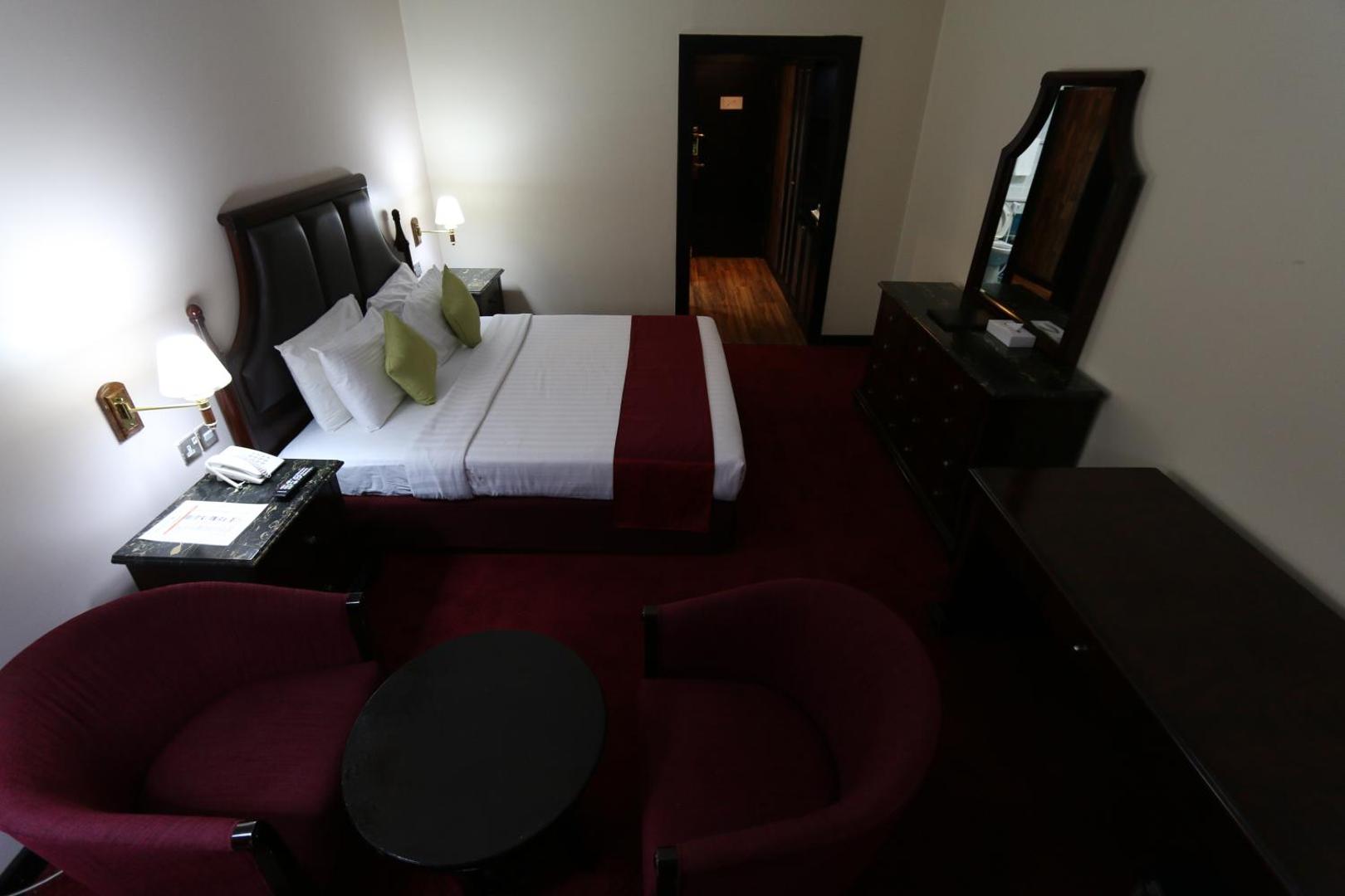 Knight Armour Hotel