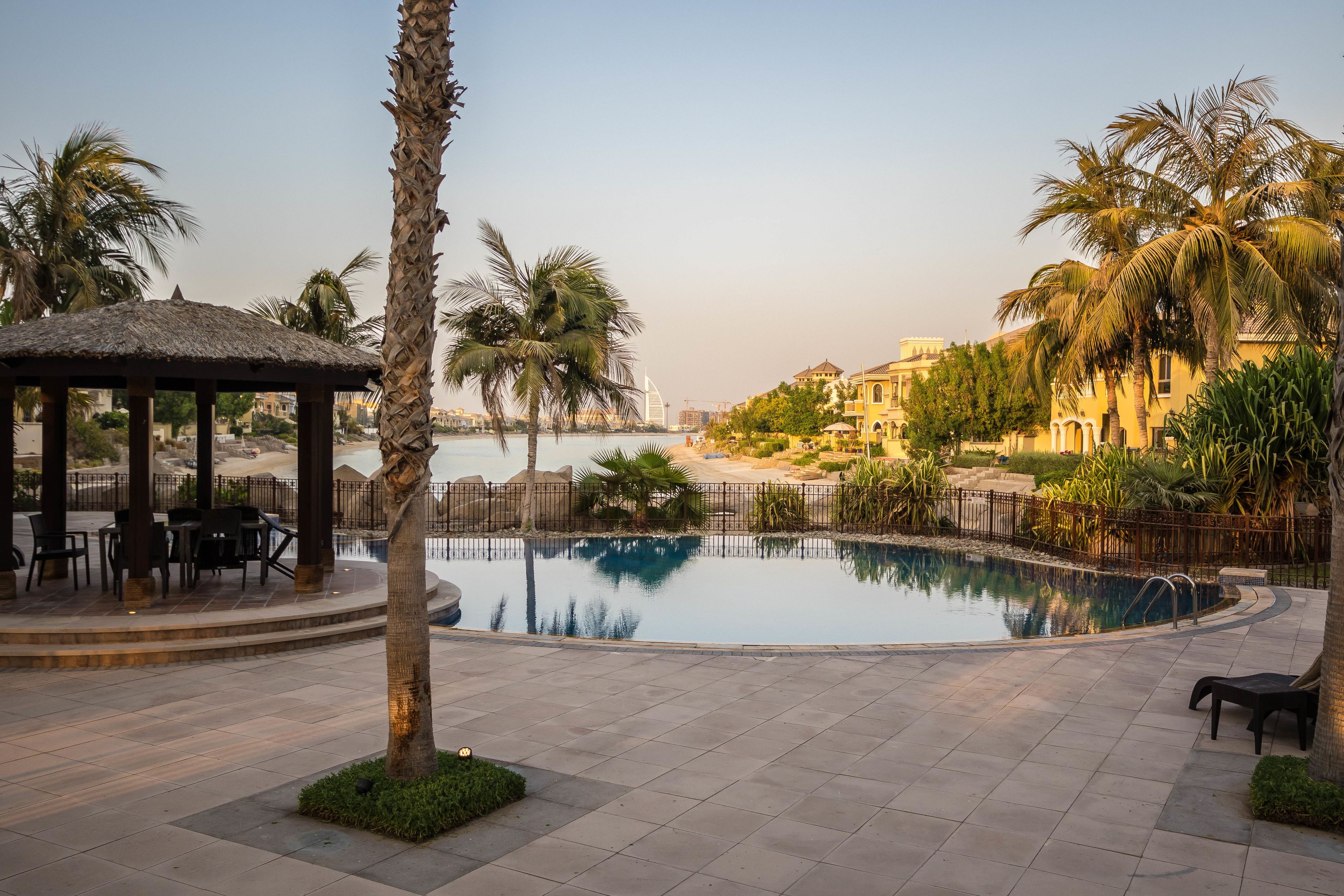 The Palm Jumeirah Villas - Frond A by Yanjoon Holiday Homes