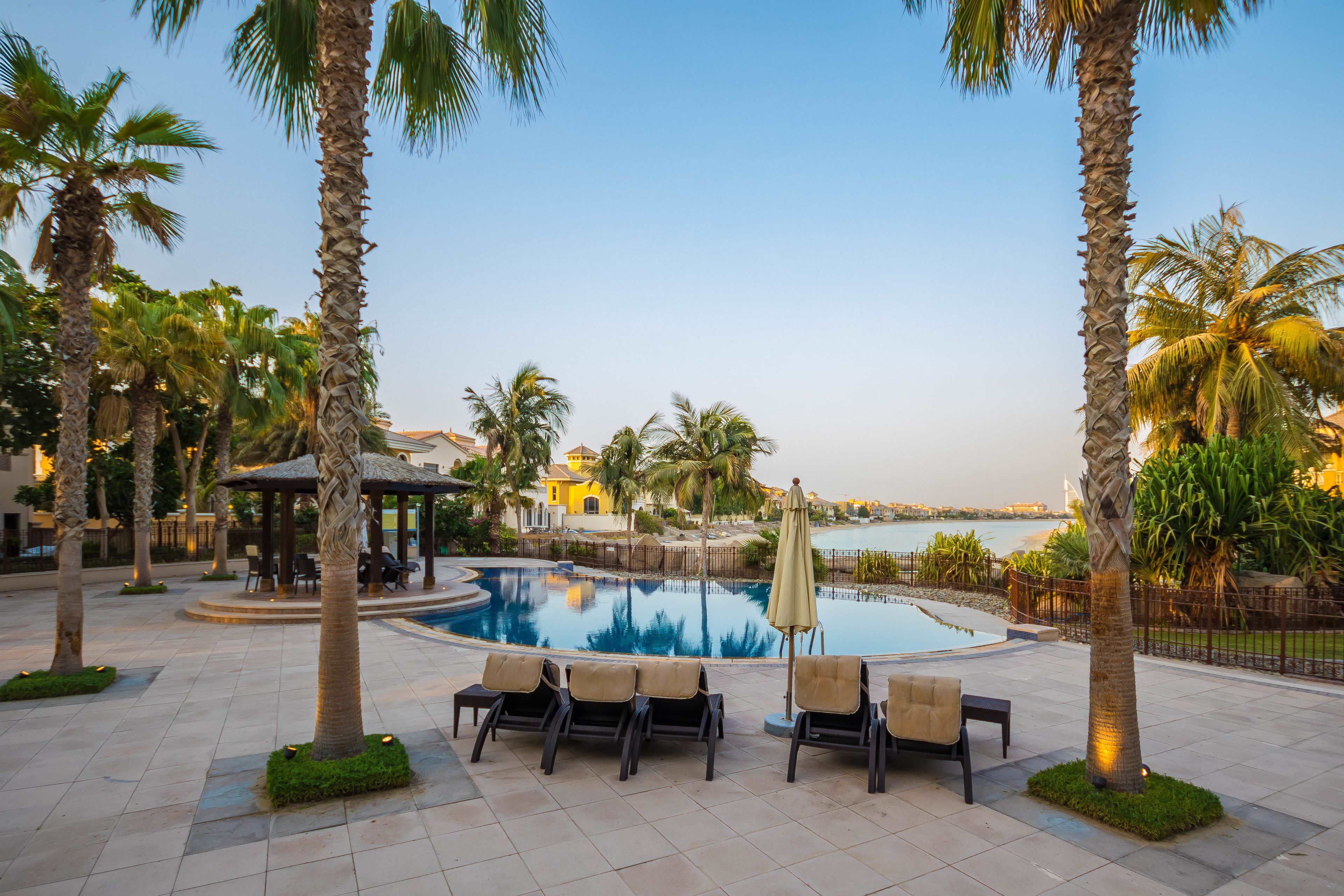 The Palm Jumeirah Villas - Frond A by Yanjoon Holiday Homes