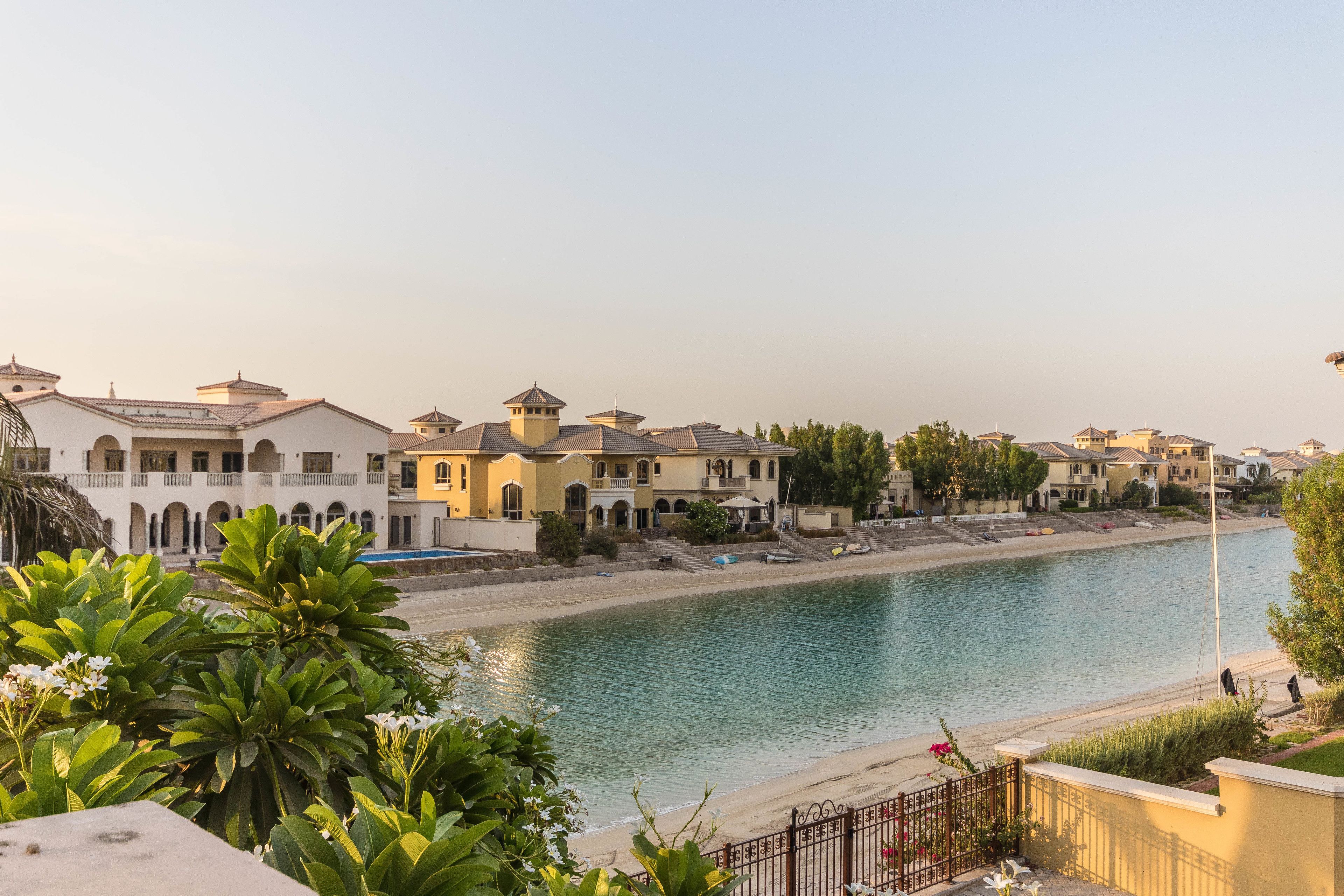 The Palm Jumeirah Villas - Frond A by Yanjoon Holiday Homes