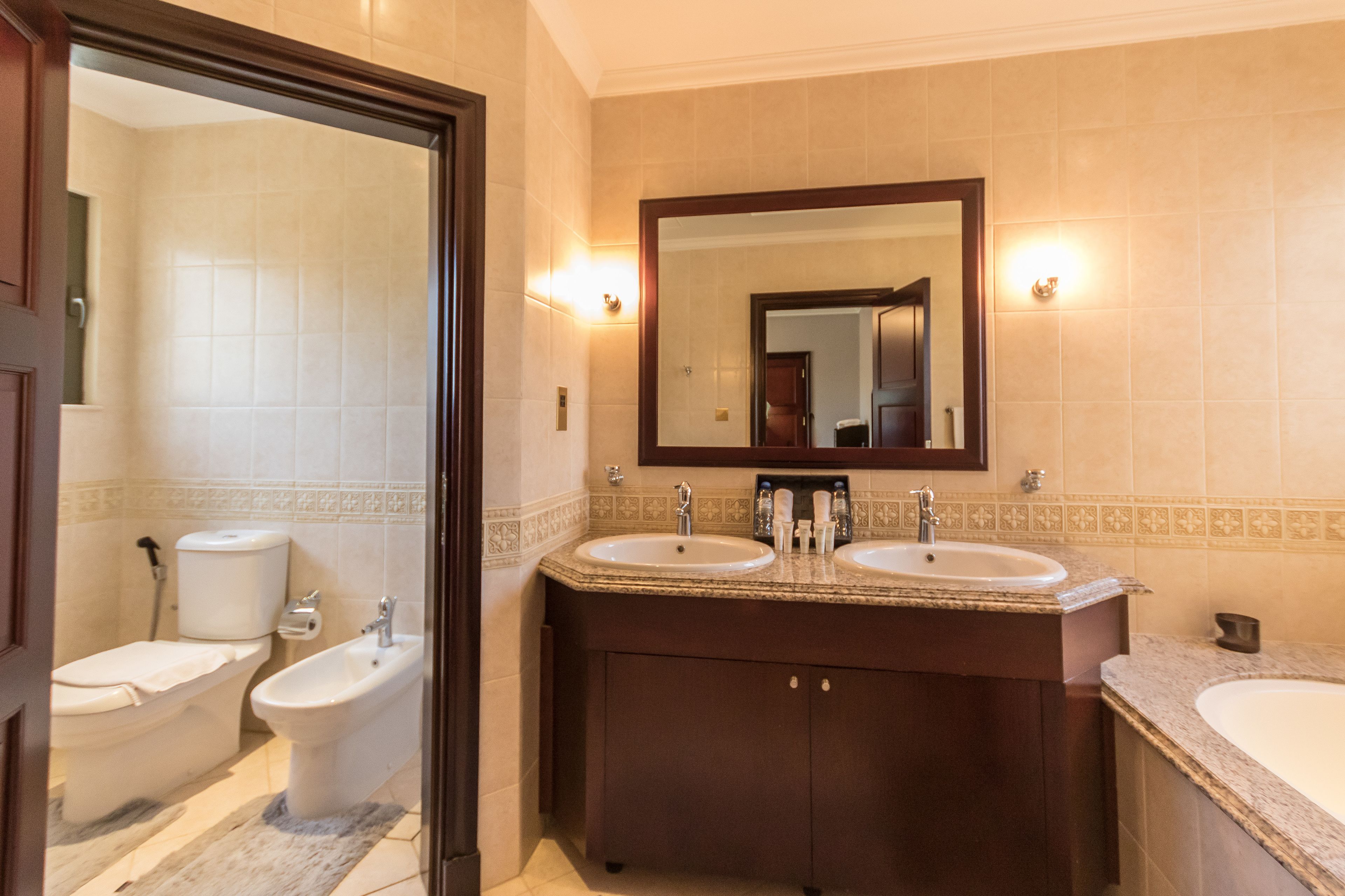 The Palm Jumeirah Villas - Frond A by Yanjoon Holiday Homes