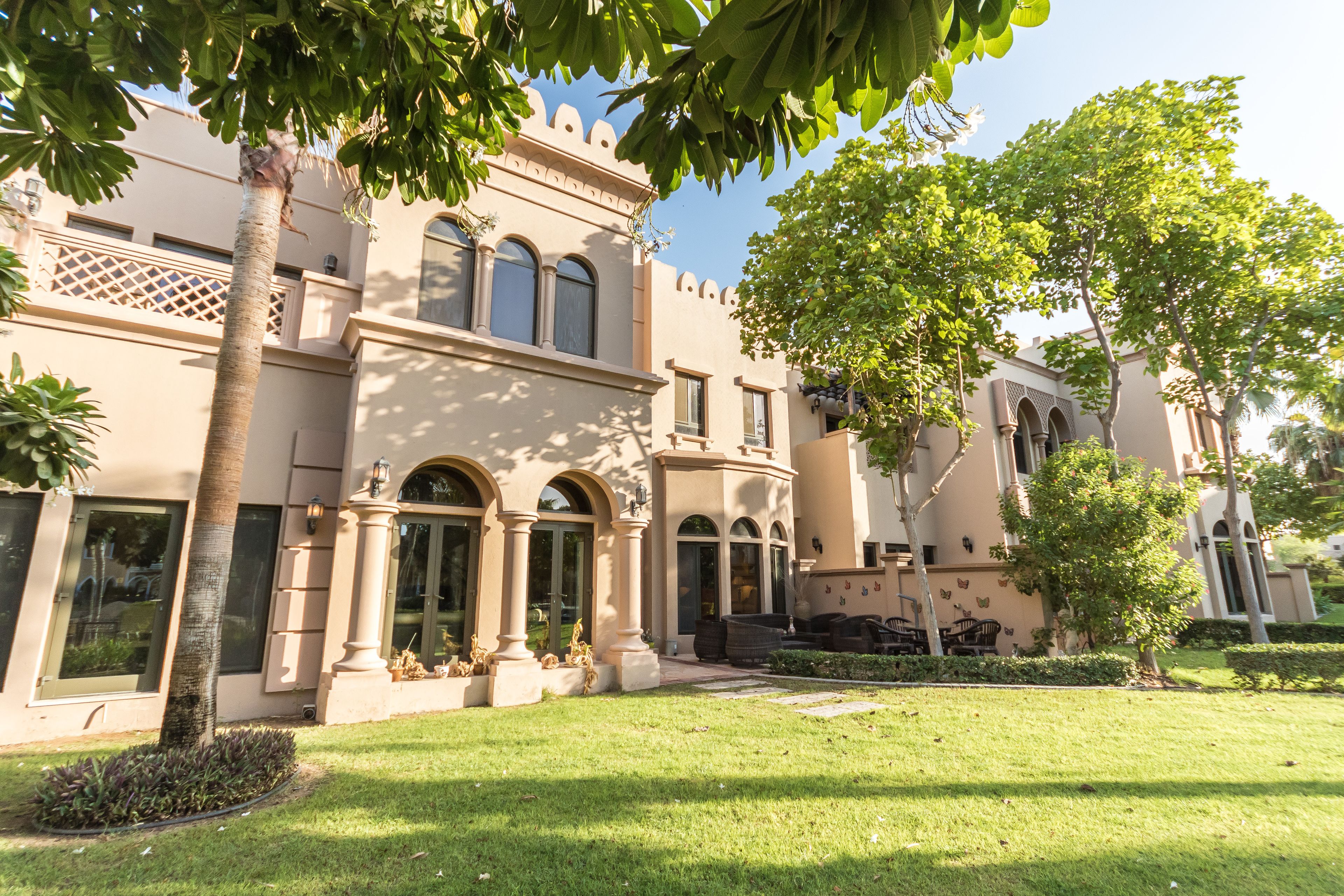 The Palm Jumeirah Villas - Frond A by Yanjoon Holiday Homes