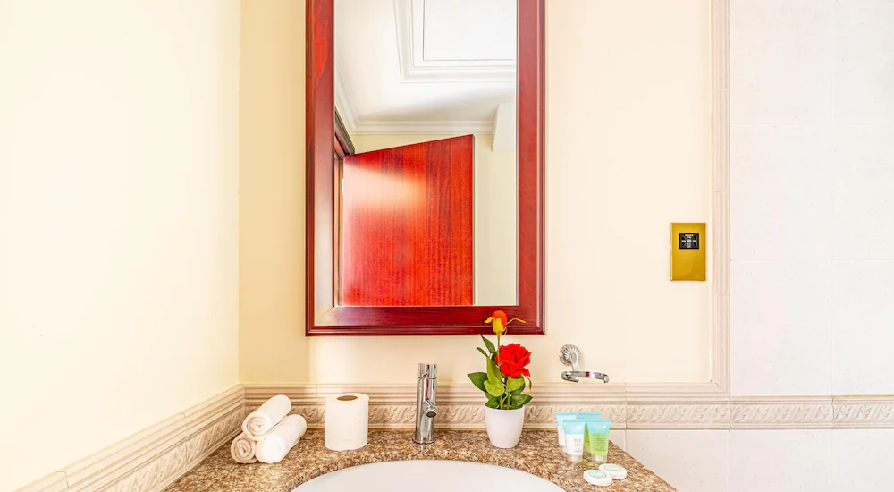The Palm Jumeirah Villas - Frond E by LUX Holiday Home