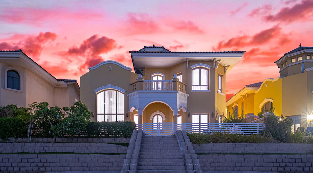 The Palm Jumeirah Villas - Frond E by LUX Holiday Home