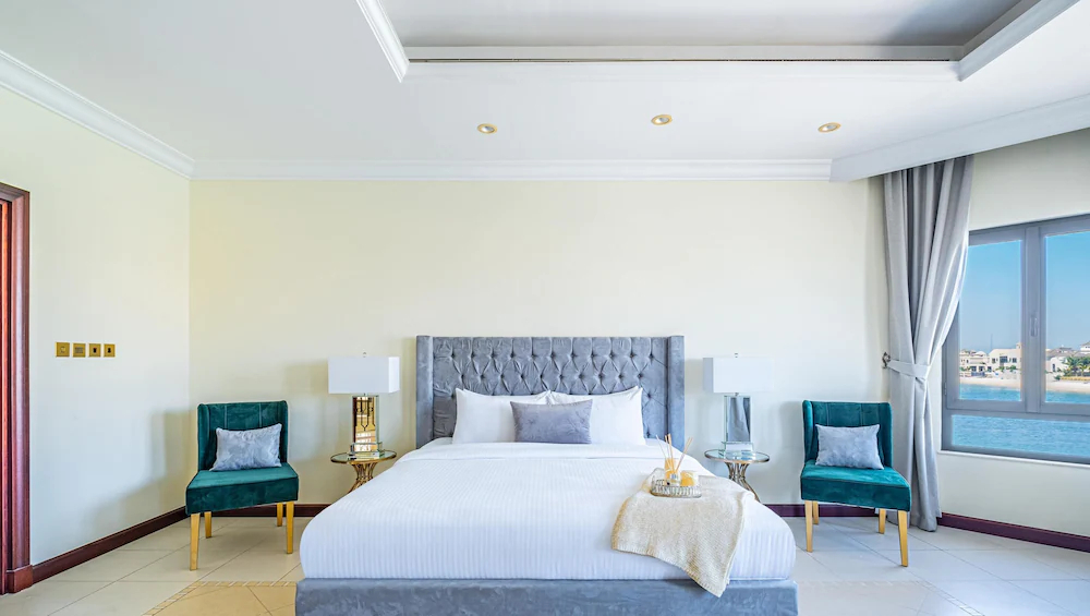 The Palm Jumeirah Villas - Frond E by LUX Holiday Home