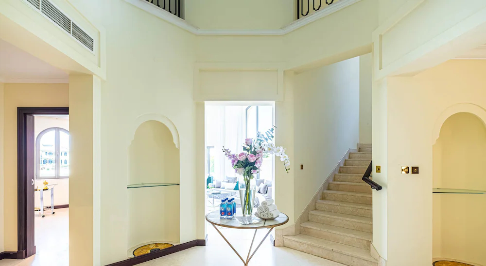 The Palm Jumeirah Villas - Frond E by LUX Holiday Home