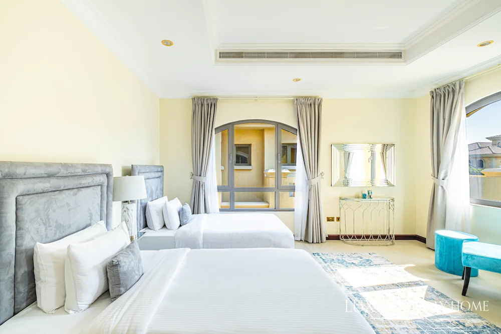The Palm Jumeirah Villas - Frond E by LUX Holiday Home