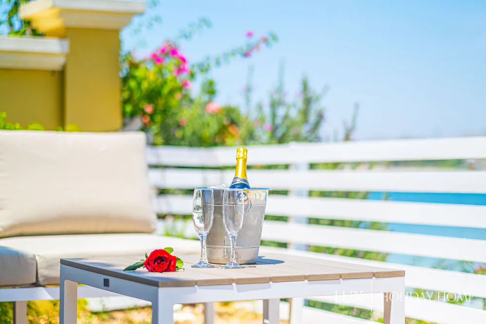 The Palm Jumeirah Villas - Frond E by LUX Holiday Home