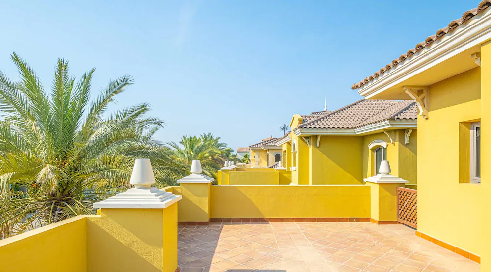 The Palm Jumeirah Villas - Frond E by LUX Holiday Home